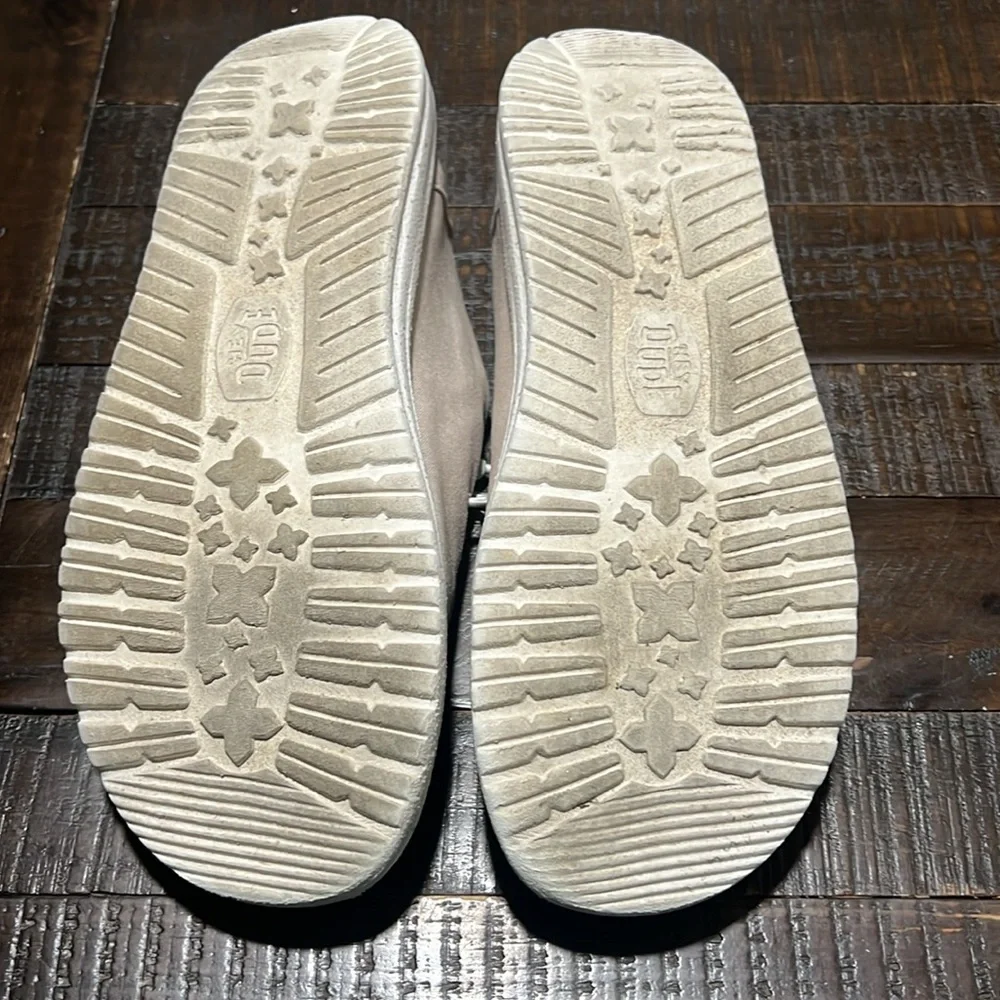 Big kids size J6 Hey Dudes